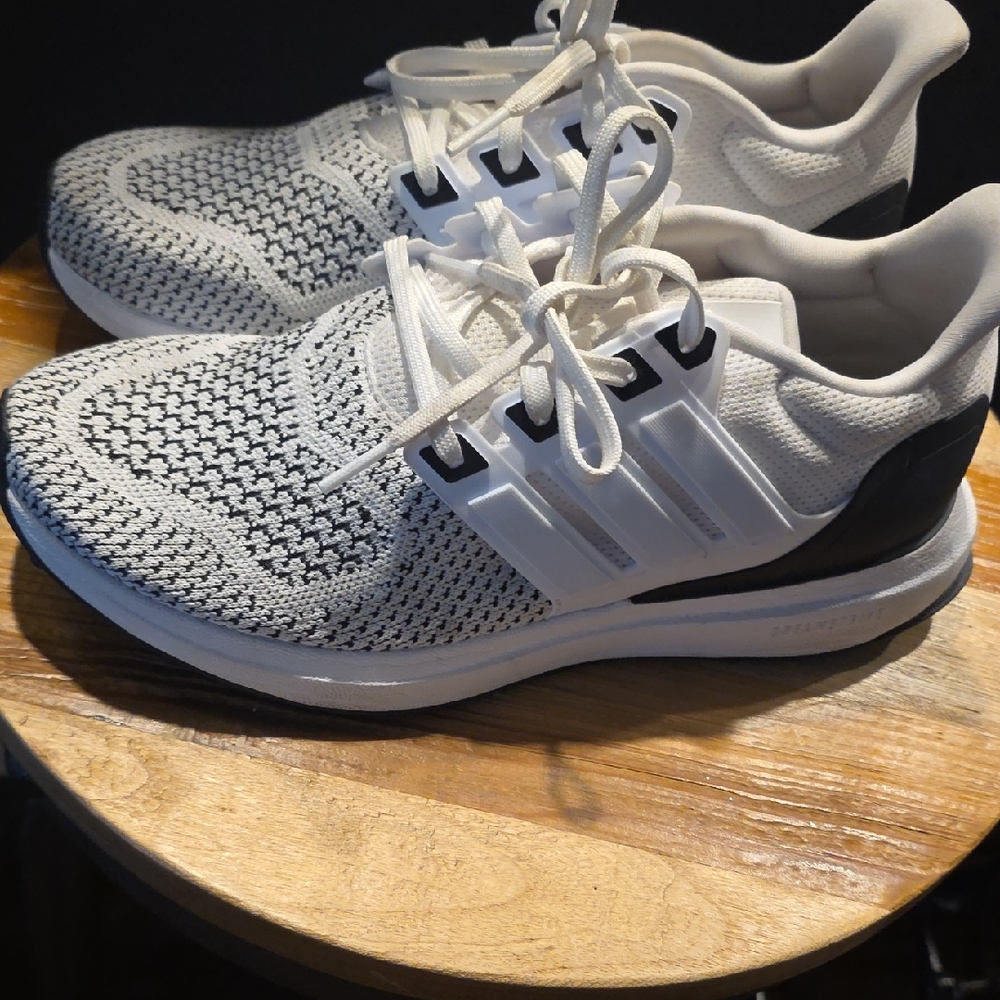 Adidas lifestyle running
Ultradream DNA Shoes White and Black Athletic Shoes